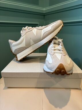 New Balance 327 - size 11 women’s - Good Used condition